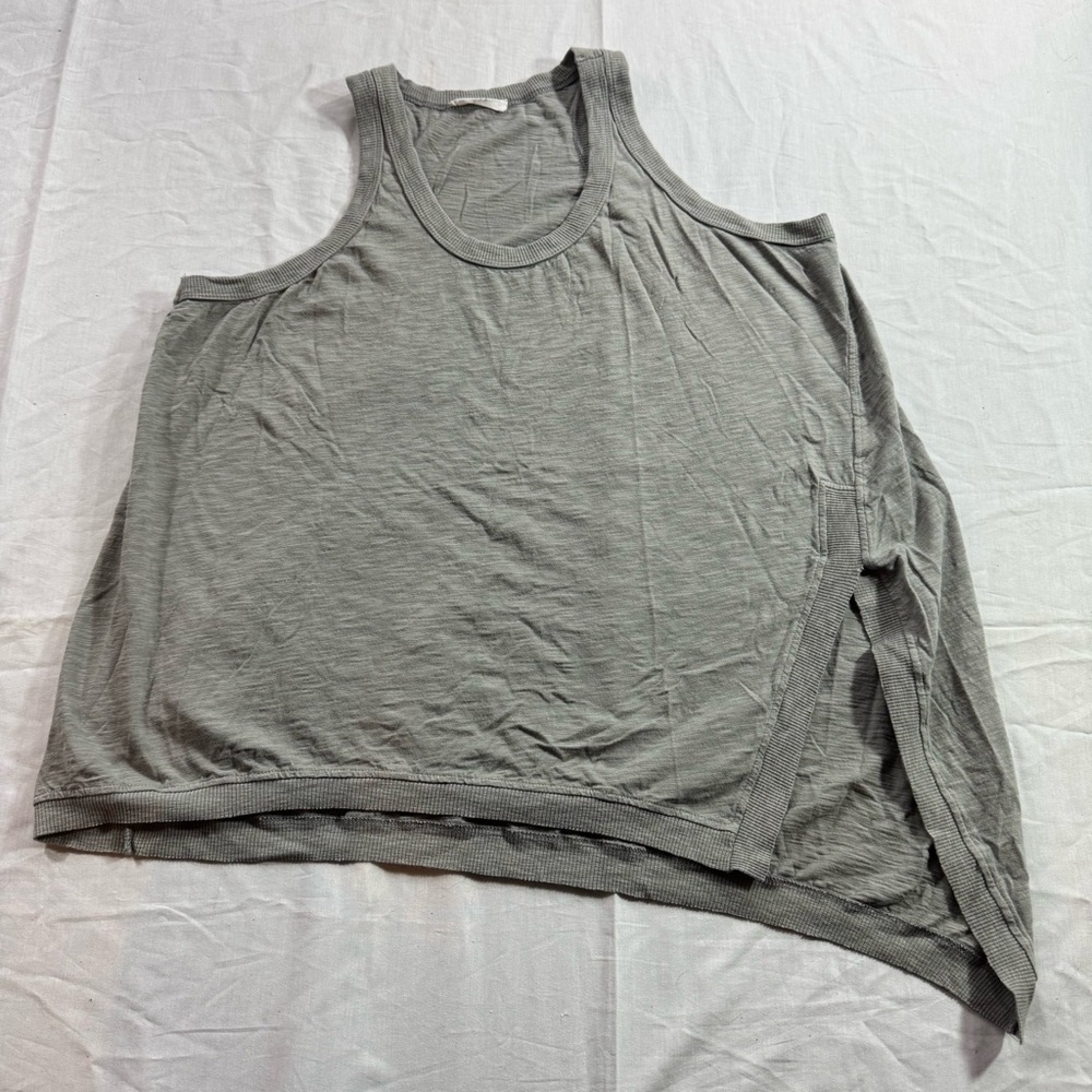 183. Women’s Lush‎ Gray Asymmetrical Tank Top (M)